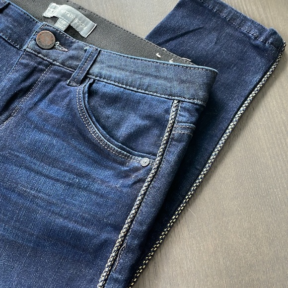 Wit & Wisdom Ankle Jeans 4 petite- dark wash with gold pin stripes down sides - Picture 3 of 9